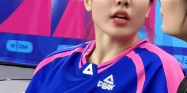 FB体育官方入口-光漂亮有何用？全场3中0，0板0断0帽+空篮不中，球迷：用高颂换她