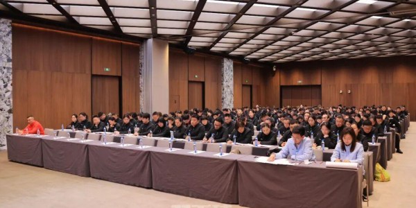 FB体育-全国青年锦标赛决出团体奖牌，年轻球员与裁判考生共迎挑战